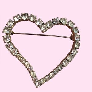 Elegant Vintage Silver tone Heart Brooch